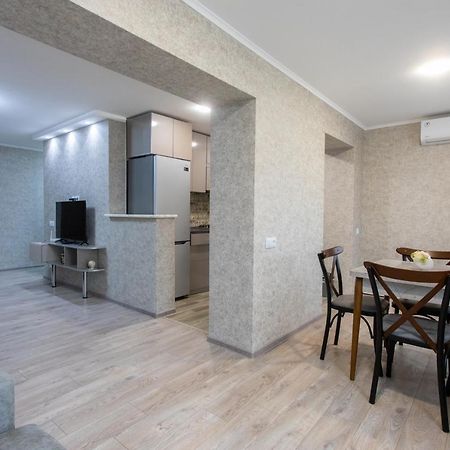Ninia'S Apartment Kutaisi Ngoại thất bức ảnh