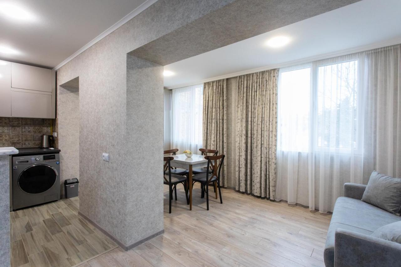 Ninia'S Apartment Kutaisi Ngoại thất bức ảnh
