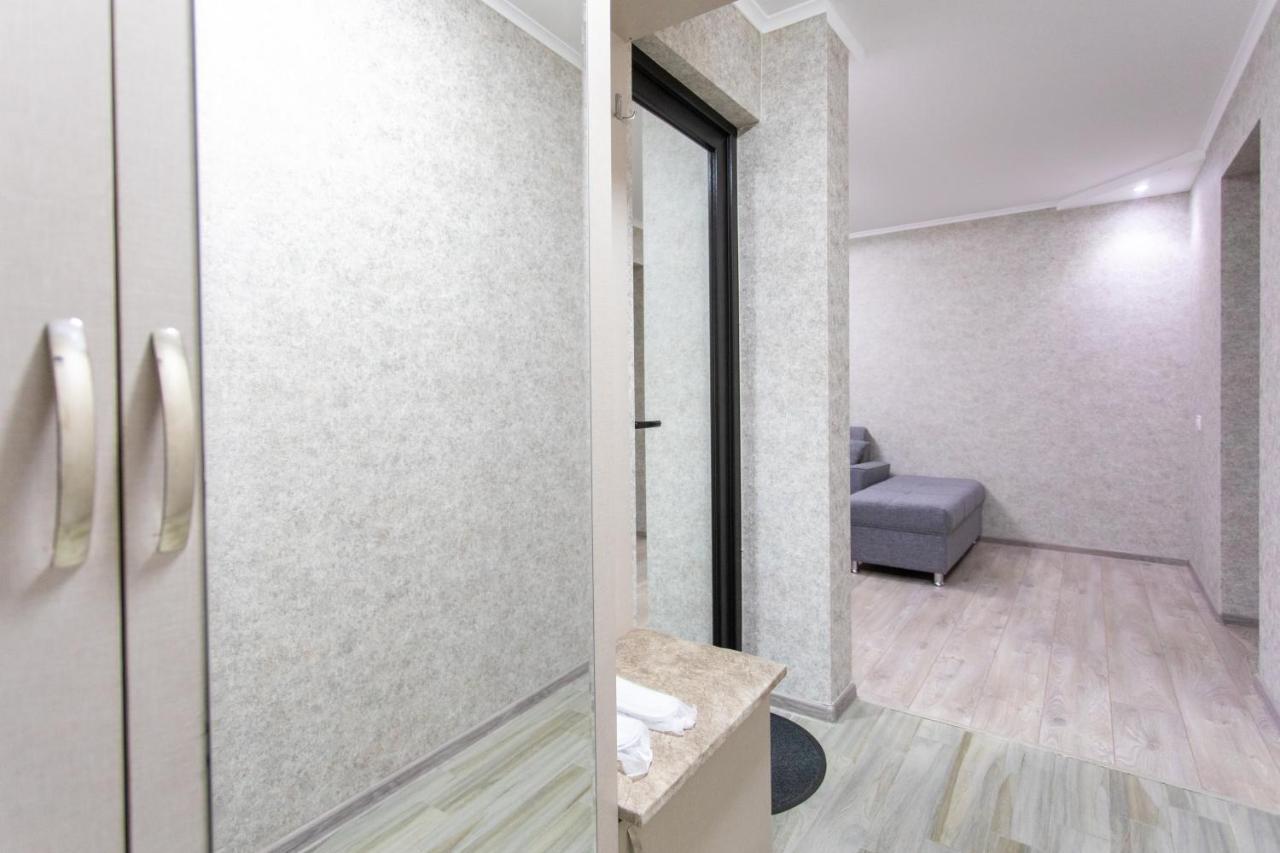 Ninia'S Apartment Kutaisi Ngoại thất bức ảnh