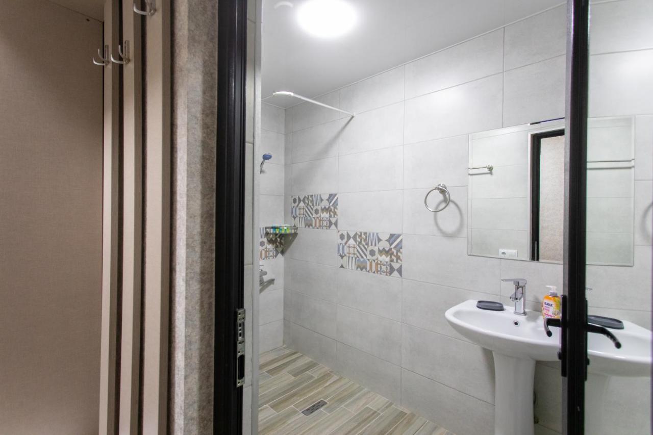Ninia'S Apartment Kutaisi Ngoại thất bức ảnh