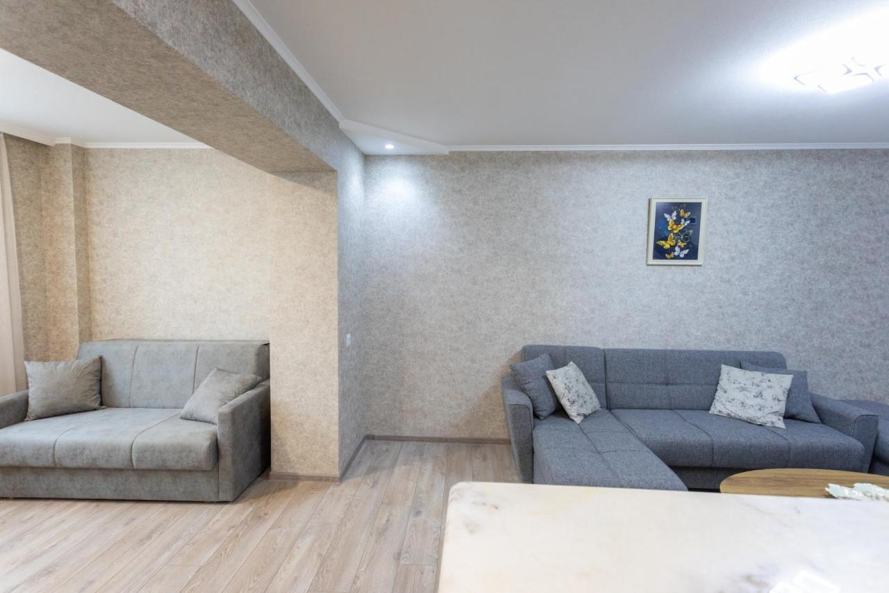 Ninia'S Apartment Kutaisi Ngoại thất bức ảnh