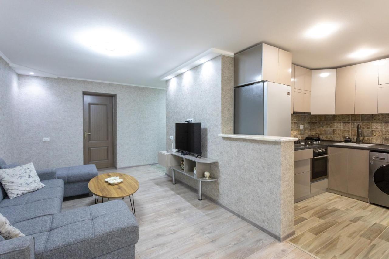Ninia'S Apartment Kutaisi Ngoại thất bức ảnh