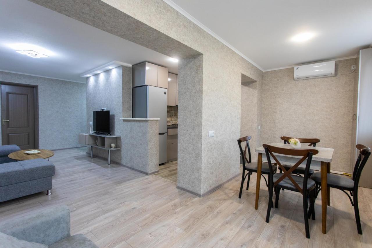 Ninia'S Apartment Kutaisi Ngoại thất bức ảnh
