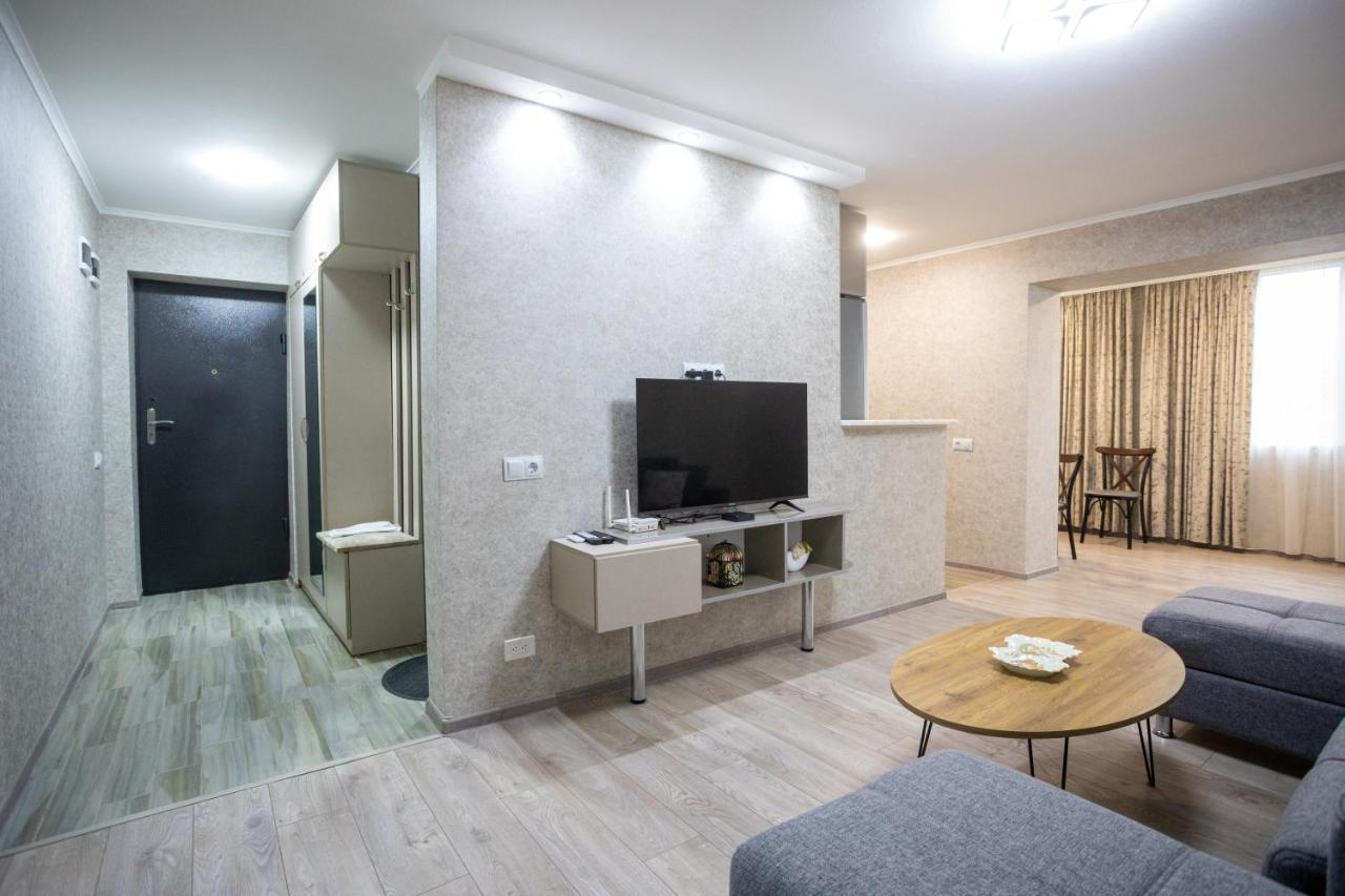 Ninia'S Apartment Kutaisi Ngoại thất bức ảnh