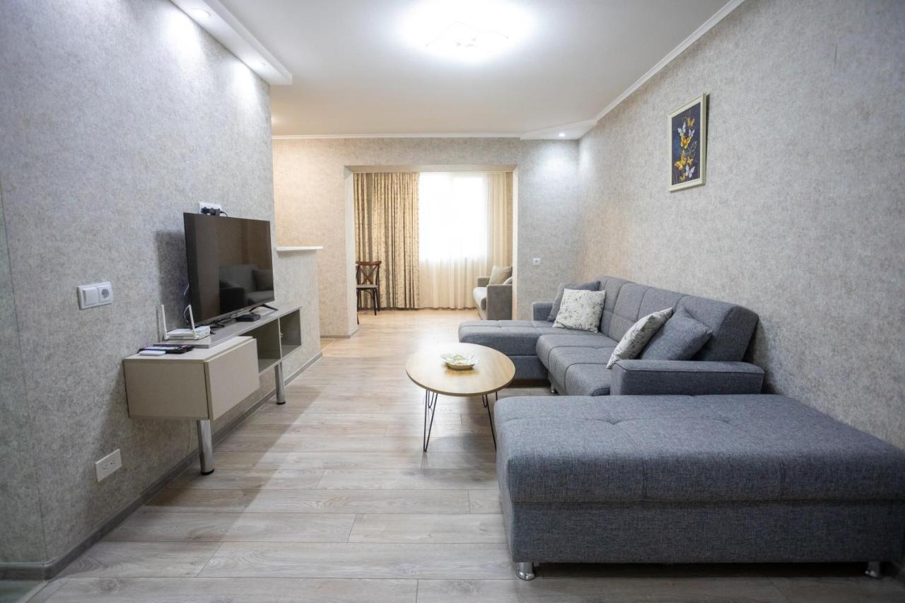 Ninia'S Apartment Kutaisi Ngoại thất bức ảnh