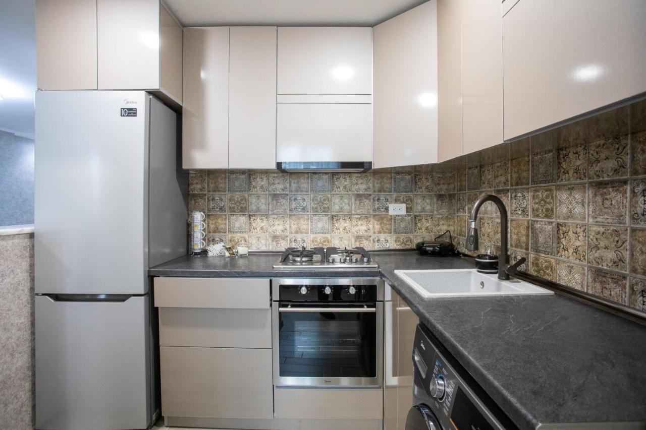 Ninia'S Apartment Kutaisi Ngoại thất bức ảnh