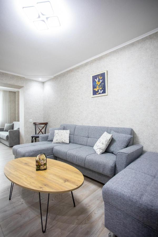 Ninia'S Apartment Kutaisi Ngoại thất bức ảnh